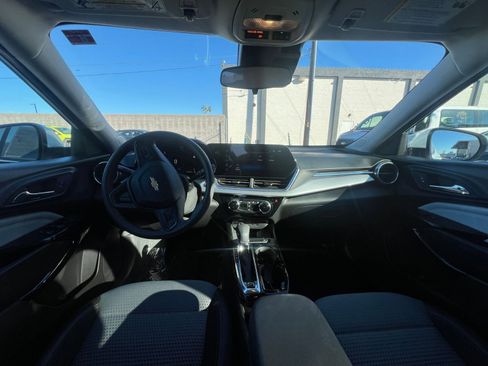 Used 2025 Chevrolet Trax LT image 33