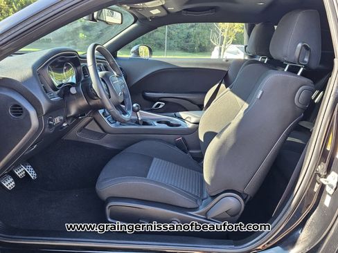 Used 2022 Dodge Challenger R/T image 3