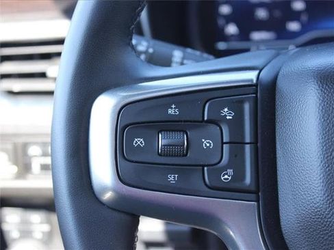 Used 2023 Chevrolet Suburban Z71 image 10