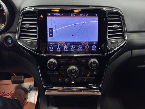 Used 2019 Jeep Grand Cherokee Laredo w/ Laredo X Package image 30