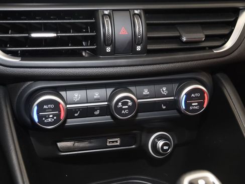 Used 2024 Alfa Romeo Giulia Veloce image 36