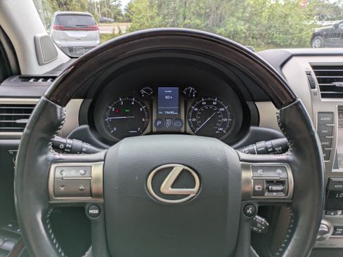 Used 2018 Lexus GX 460 image 23