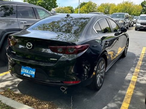 Used 2019 MAZDA MAZDA3 Sedan w/ Preferred Package FWD image 4