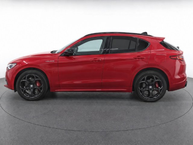 Used 2022 Alfa Romeo Stelvio Veloce AWD/4WD image 3