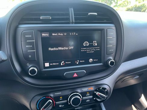 Used 2025 Kia Soul LX w/ LX Technology Package FWD image 17
