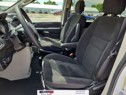 Used 2019 Dodge Grand Caravan SE w/ UConnect Hands-Free Group FWD image 13
