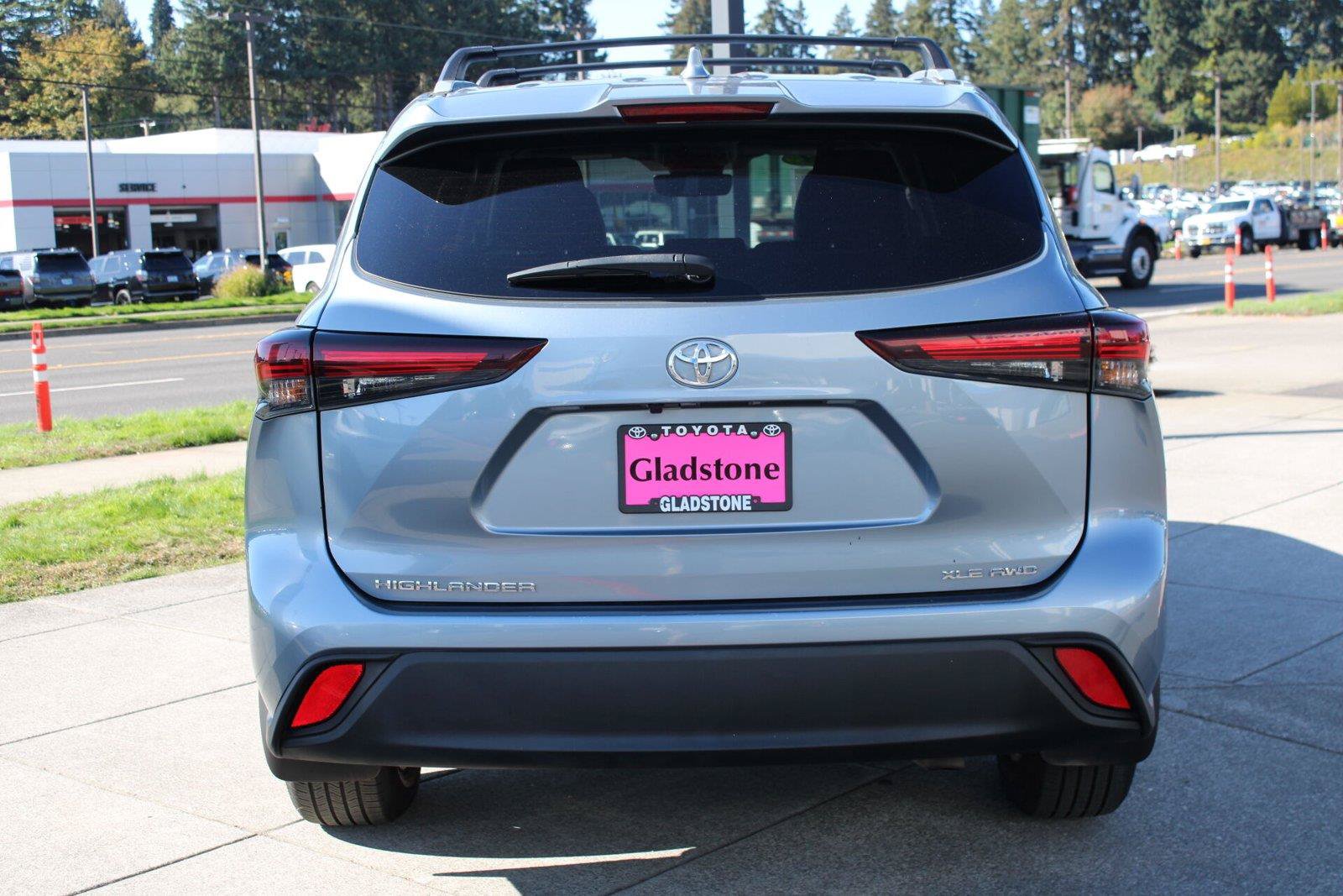Used 2024 Toyota Highlander XLE AWD/4WD image 4