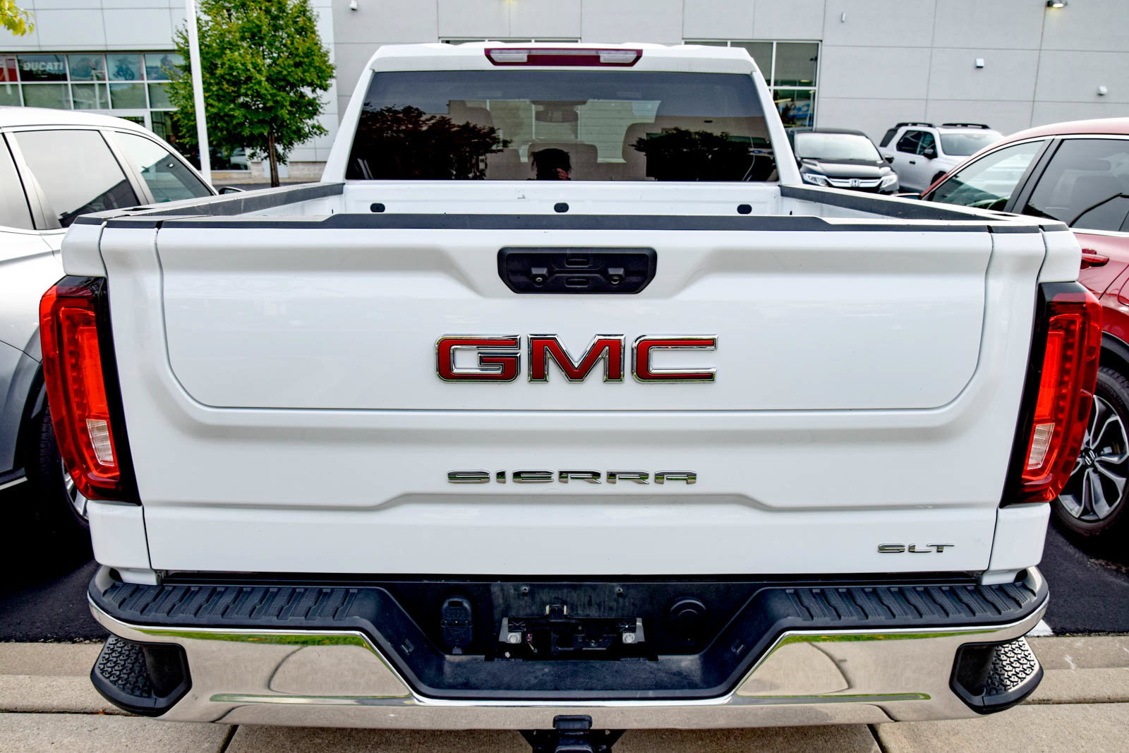 Used 2024 GMC Sierra 1500 SLT AWD/4WD image 16