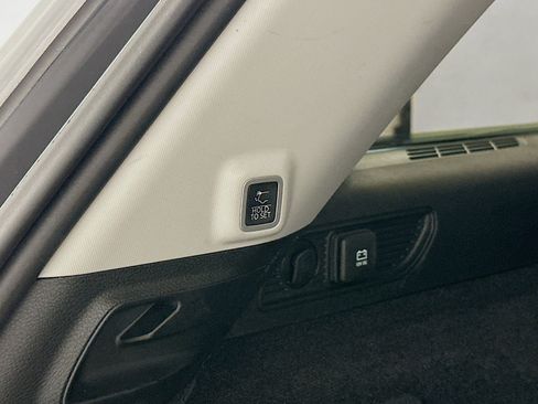 Used 2022 Jeep Grand Cherokee Overland w/ Luxury Tech Group IV image 32