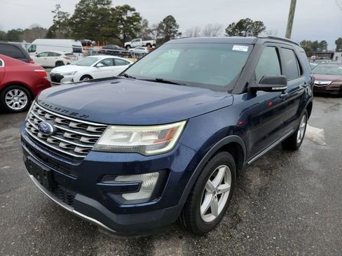 Used 2016 Ford Explorer XLT w/ Equipment Group 202A image 3
