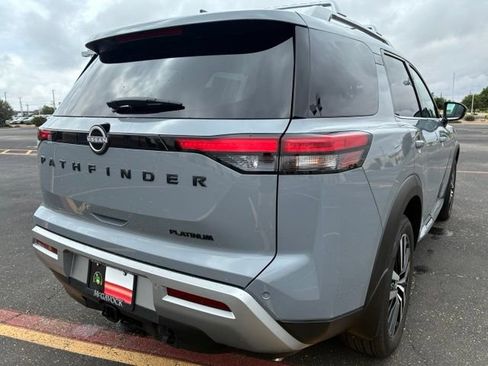 Certified 2025 Nissan Pathfinder Platinum w/ Black Appearance Package FWD image 6