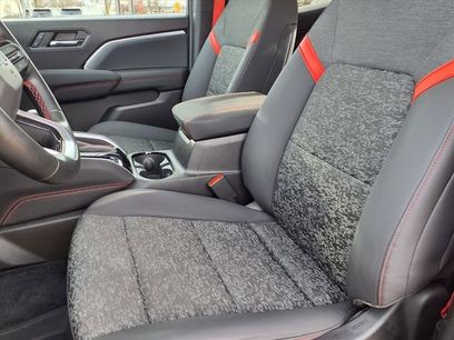 Used 2023 Chevrolet Colorado Z71 w/ Z71 Convenience Package 2