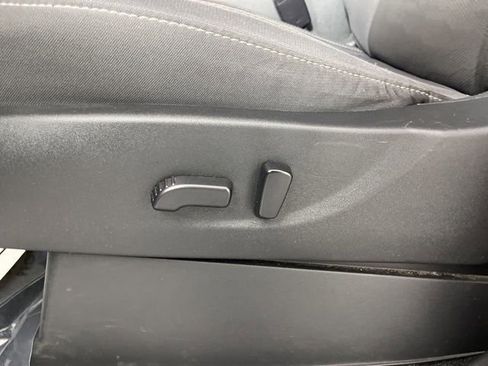 Used 2024 Nissan Frontier SV image 33