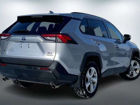 Used 2021 Toyota RAV4 XLE Premium image 12