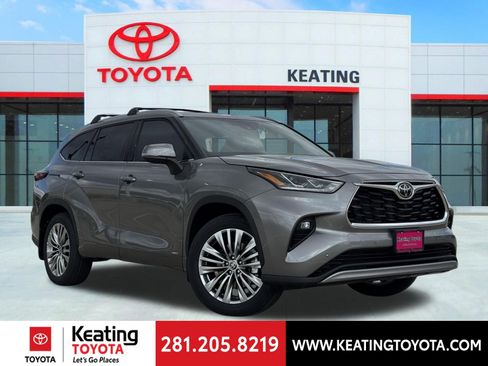 New 2026 Toyota Highlander Platinum image 1