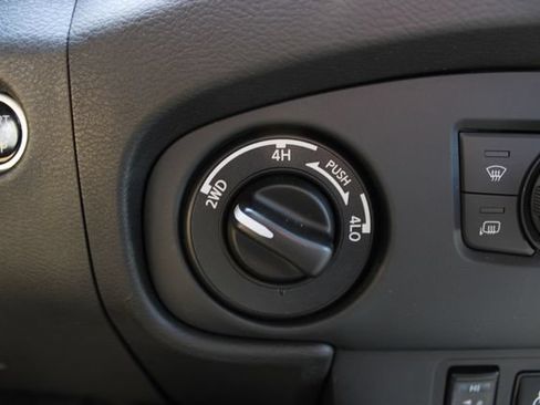 Used 2024 Nissan Frontier SL AWD/4WD image 24