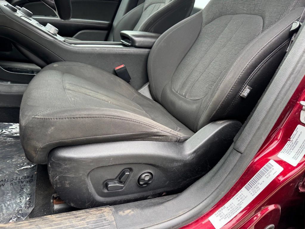 Used 2015 Chrysler 200 Limited w/ Convenience Group FWD image 6