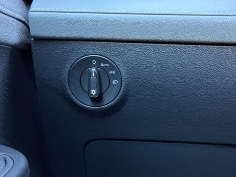 Used 2024 Volkswagen Taos SE image 31