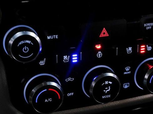 Used 2019 RAM 1500 Laramie w/ Protection Group AWD/4WD image 34
