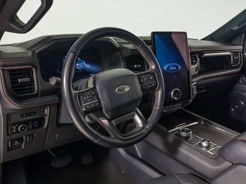 Used 2024 Ford Expedition Platinum image 16