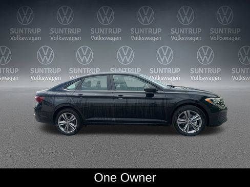 Used 2023 Volkswagen Jetta SE FWD image 7