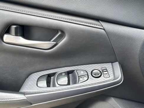 Used 2024 Nissan Sentra SV FWD image 39