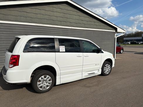 Used 2016 Dodge Grand Caravan SE w/ Quick Order Package 29E SE image 14