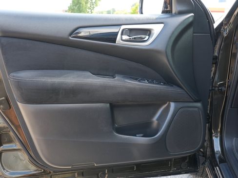 Used 2016 Nissan Pathfinder SV AWD/4WD image 16