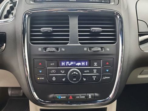 Used 2019 Dodge Grand Caravan SXT w/ Driver Convenience Group image 19