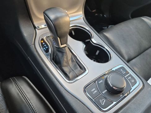 Used 2019 Jeep Grand Cherokee Overland image 14