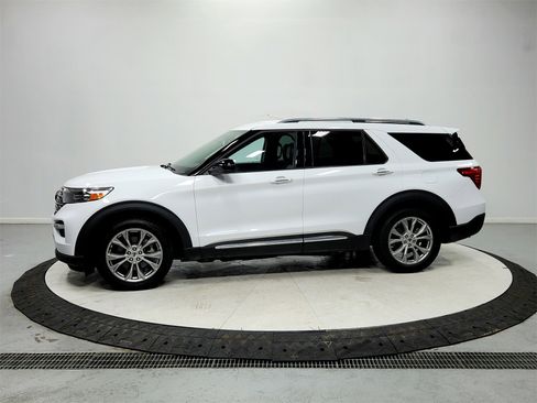 Used 2024 Ford Explorer Limited image 4