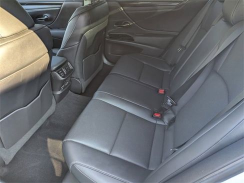 Used 2022 Lexus ES 300h 300h image 16