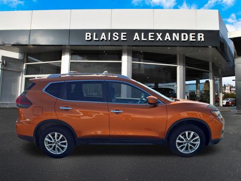 Used 2020 Nissan Rogue SV AWD/4WD image 2