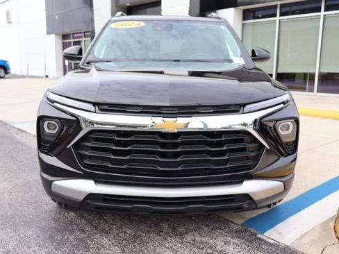 Used 2024 Chevrolet TrailBlazer LT FWD image 2