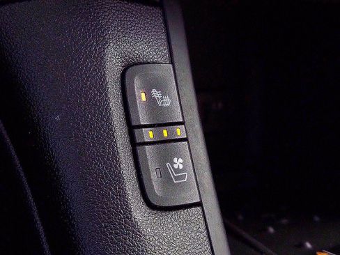 Used 2017 GMC Acadia Denali w/ Technology Package AWD/4WD image 24