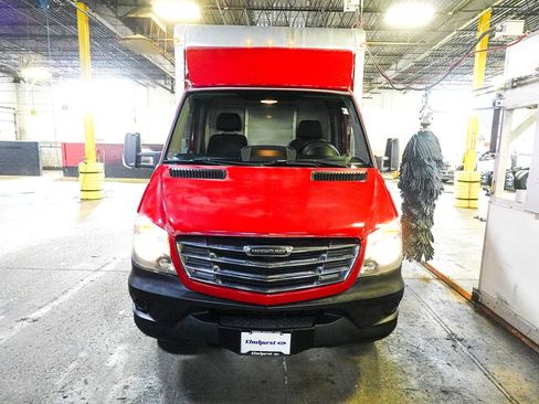 Used 2016 Freightliner Sprinter 3500 RWD image 2