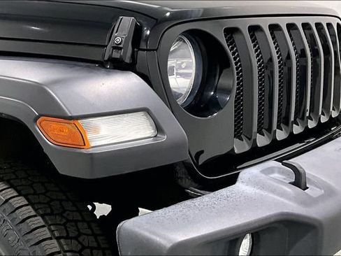 Used 2019 Jeep Wrangler Sport w/ Quick Order Package 23S AWD/4WD image 39