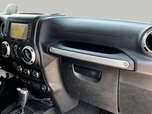 Used 2013 Jeep Wrangler Unlimited Sahara w/ Connectivity Group AWD/4WD image 17