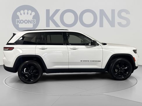 Used 2023 Jeep Grand Cherokee Altitude AWD/4WD image 8