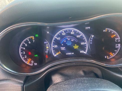 Used 2019 Jeep Grand Cherokee Altitude image 2