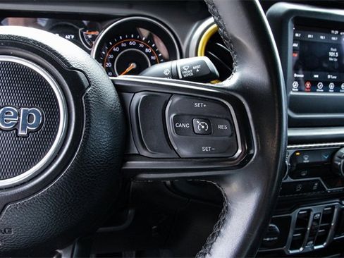 Used 2022 Jeep Gladiator Willys image 18