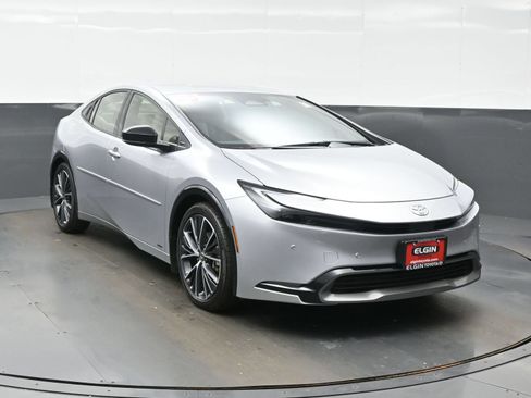 Used 2025 Toyota Prius XLE AWD/4WD image 6
