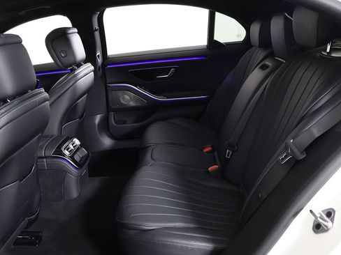 Used 2022 Mercedes-Benz S 500 4MATIC w/ AMG Line Package image 40