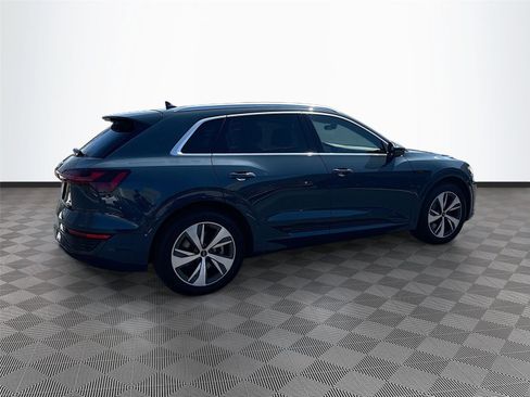 Certified 2024 Audi Q8 e-tron Premium image 7