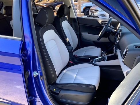 Certified 2025 Hyundai Venue SEL image 8