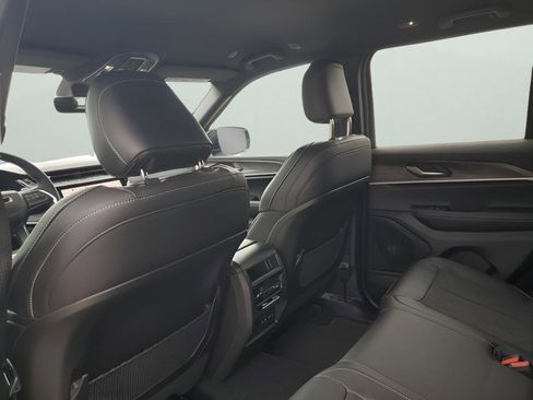 New 2026 Jeep Grand Cherokee Altitude image 18