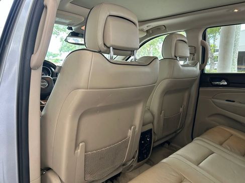 Used 2019 Jeep Grand Cherokee Overland RWD image 40