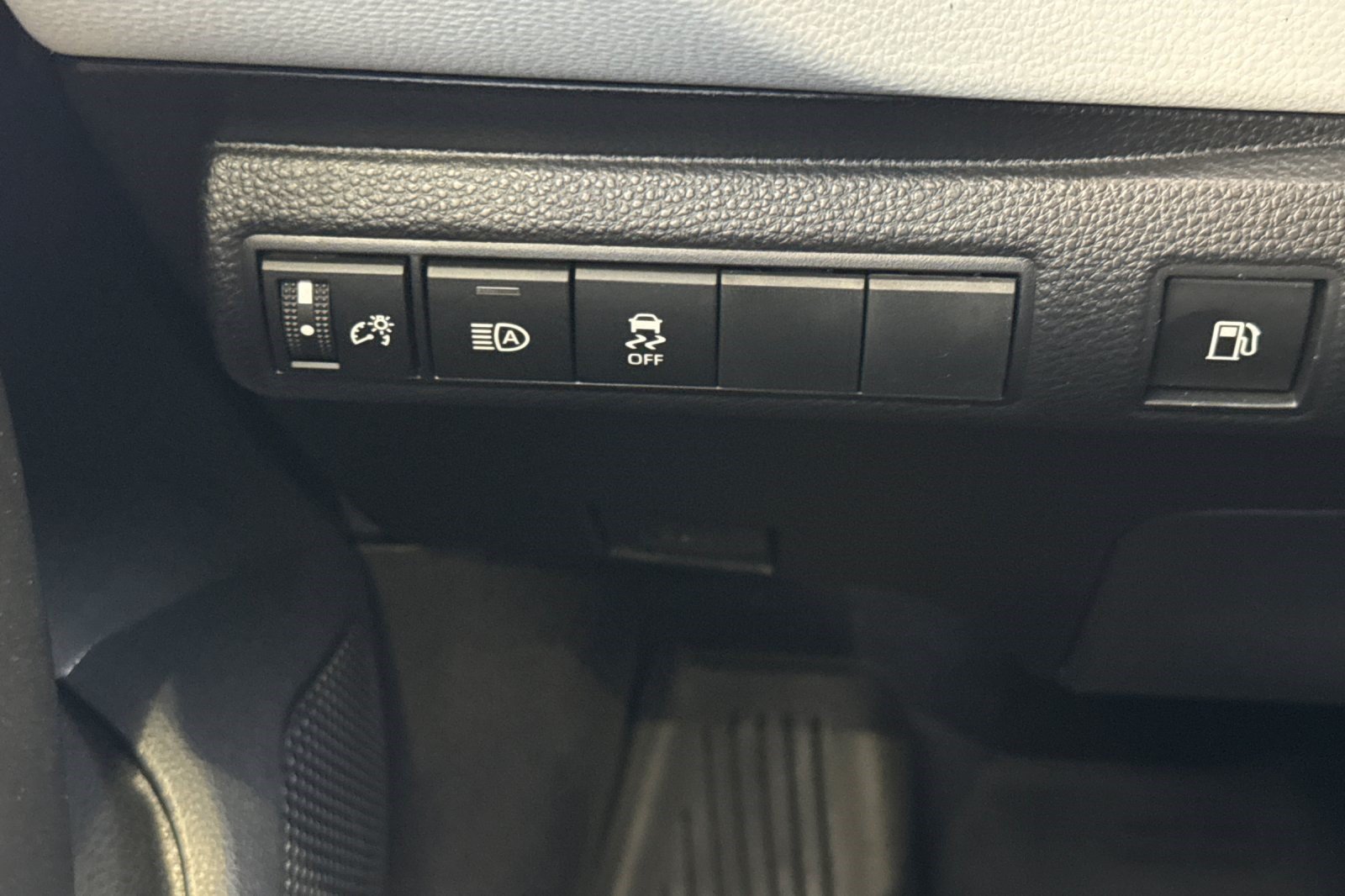 Used 2023 Toyota Corolla SE FWD image 35
