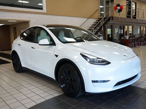 Used 2021 Tesla Model Y Long Range AWD/4WD image 17