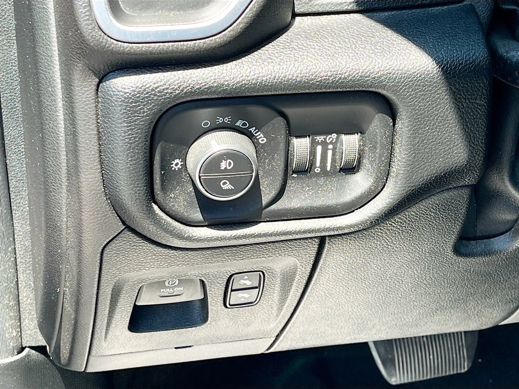 Used 2019 RAM 1500 Big Horn AWD/4WD image 10